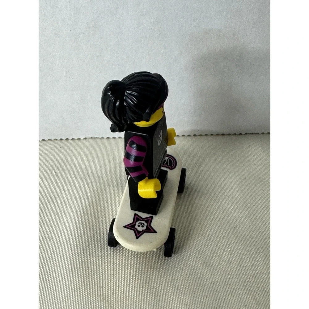 LEGO Minifigure Female Skull Hoodie Skateboarder w/ 38412 Deck & Ponytail‎